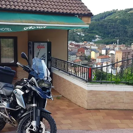 Alina Cangas De Narcea